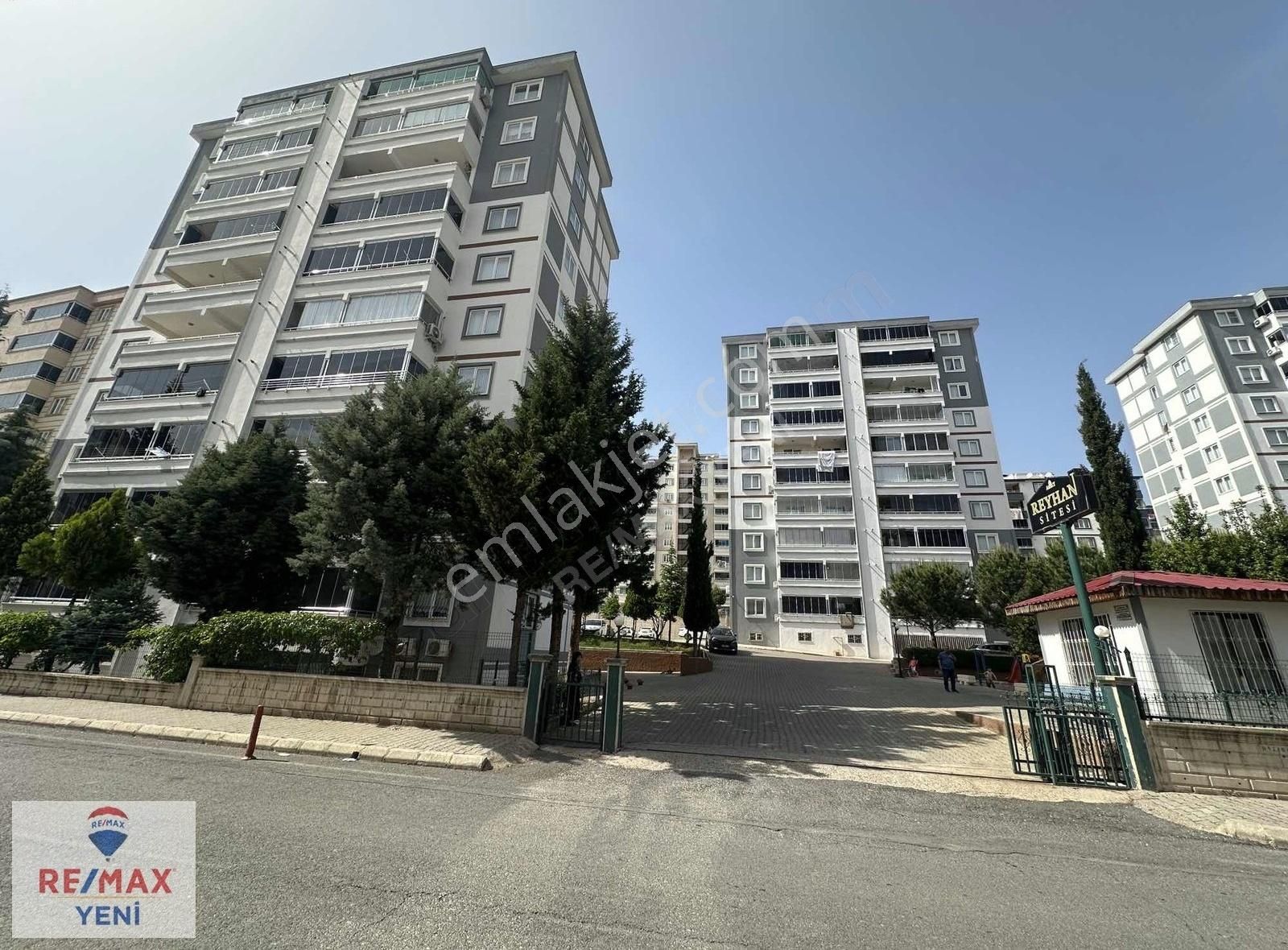 Hürriyet Mahallesinde Site İçerisinde Satlık 4+1