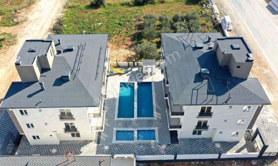 Havuzlu 2 Bloklu Sitede 2+1 Sıfır Daire