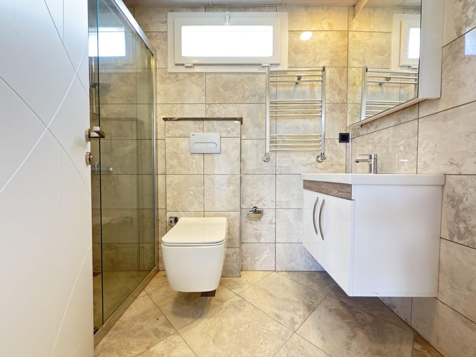 Kuşadası Havuzlu Kapalı Otoparklı Kaloriferli Ebeveyn Banyolu Sıfır 1+1 - Görsel 24