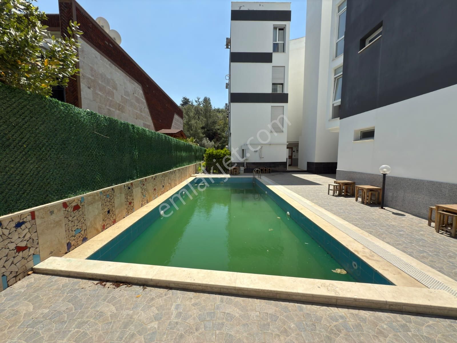 Kuşadası Havuzlu Kapalı Otoparklı Kaloriferli Ebeveyn Banyolu Sıfır 1+1 - Görsel 7