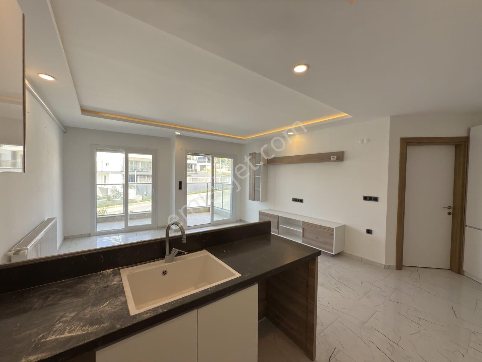 Kuşadası Havuzlu Kapalı Otoparklı Kaloriferli Ebeveyn Banyolu Sıfır 1+1 - Görsel 16