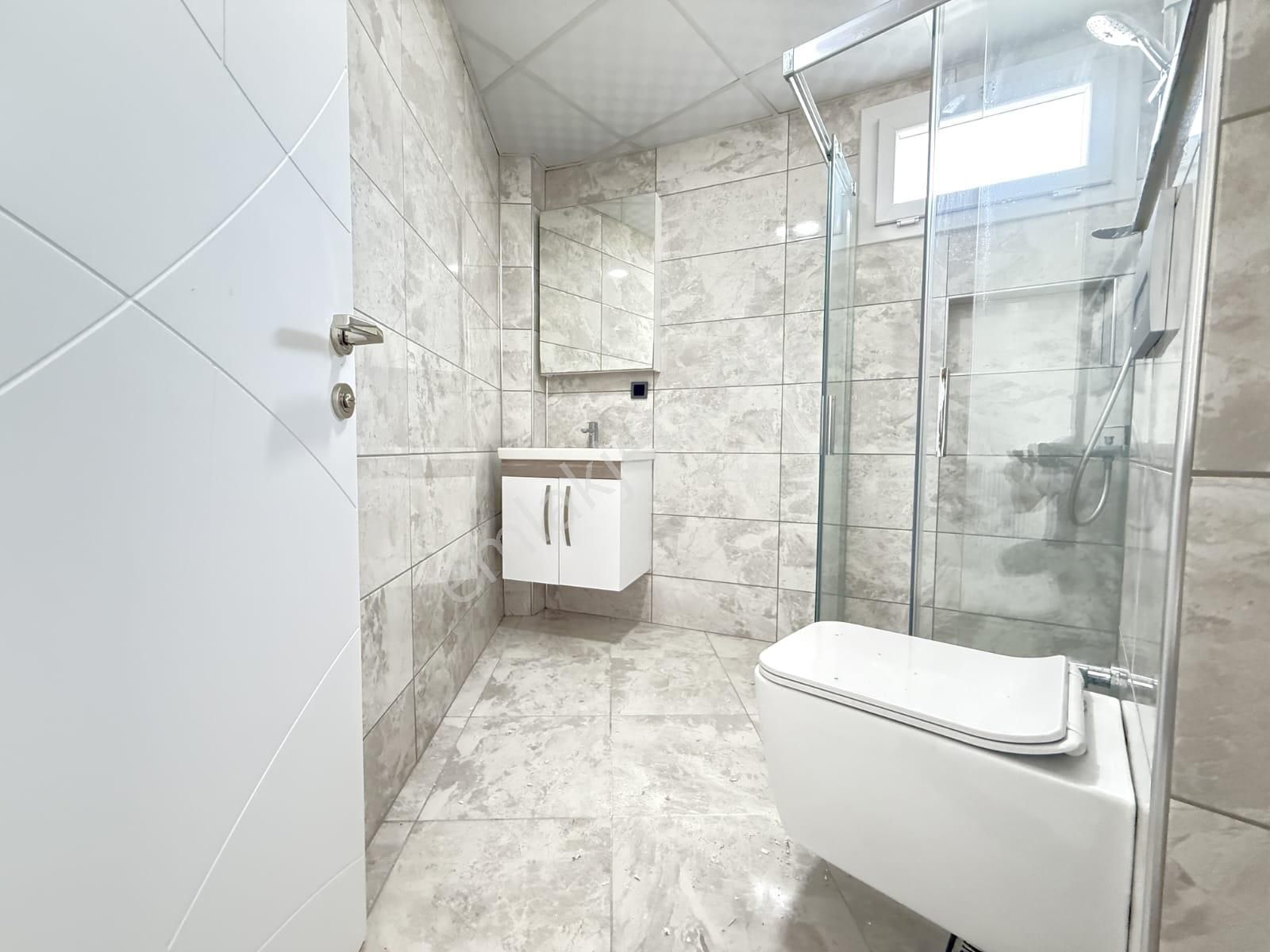 Kuşadası Havuzlu Kapalı Otoparklı Kaloriferli Ebeveyn Banyolu Sıfır 1+1 - Görsel 32