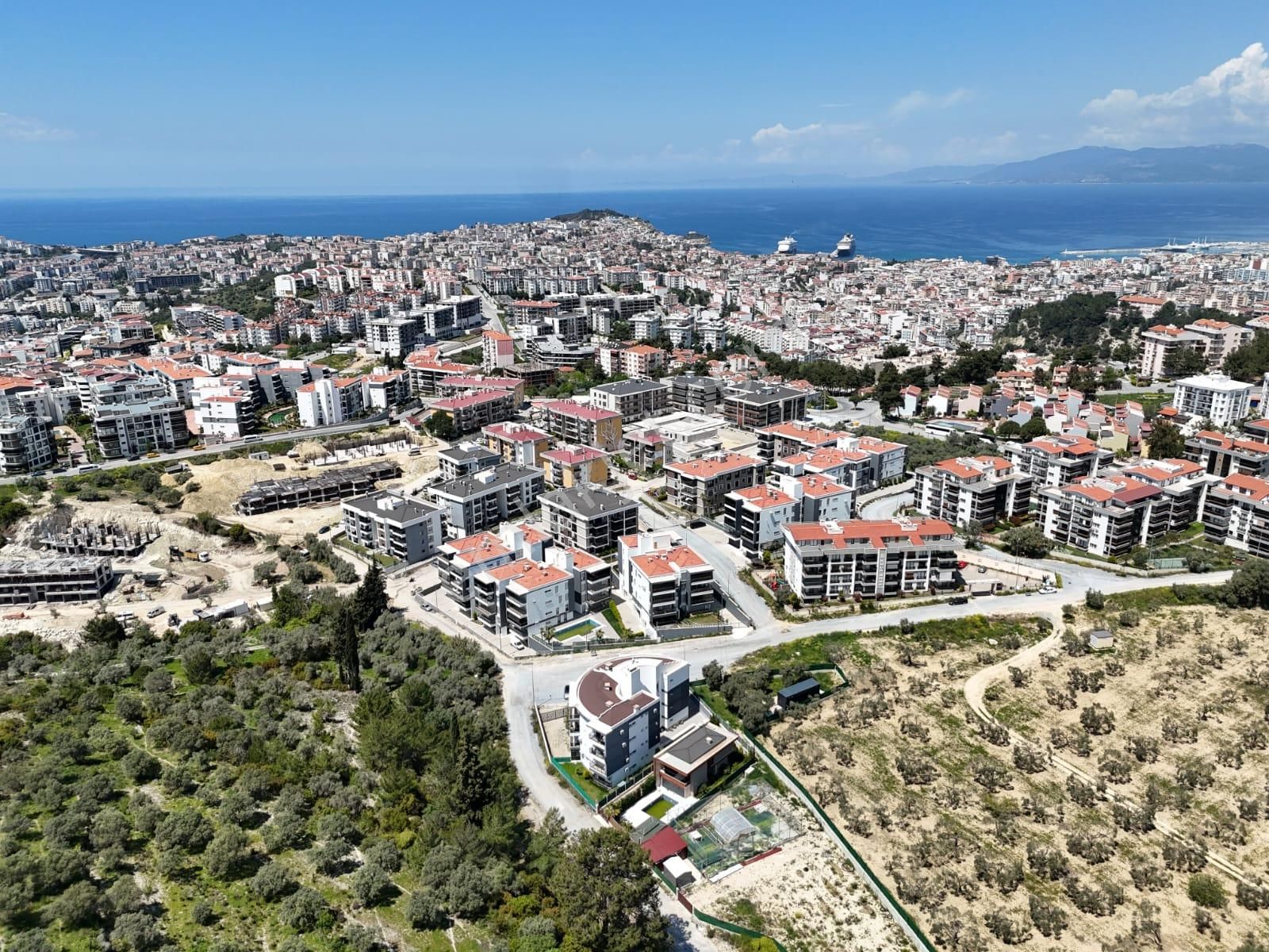 Kuşadası Havuzlu Kapalı Otoparklı Kaloriferli Ebeveyn Banyolu Sıfır 1+1 - Görsel 35