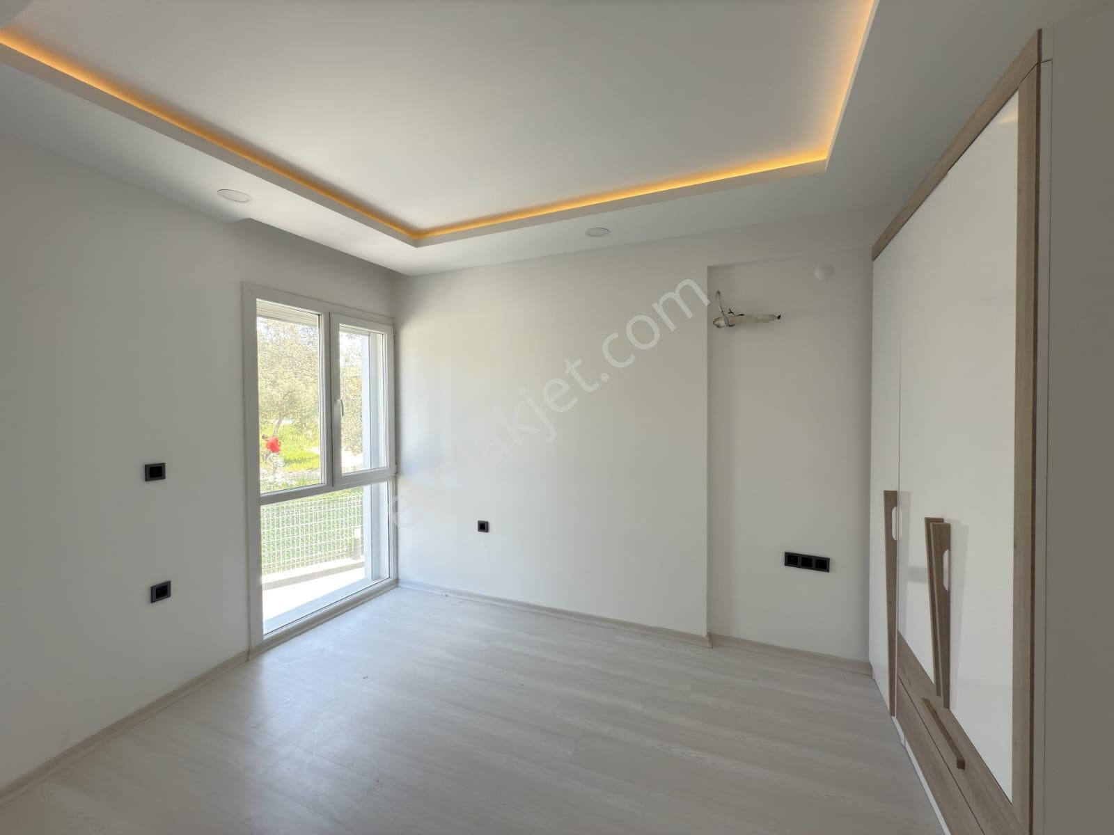 Kuşadası Havuzlu Kapalı Otoparklı Kaloriferli Ebeveyn Banyolu Sıfır 1+1 - Görsel 30