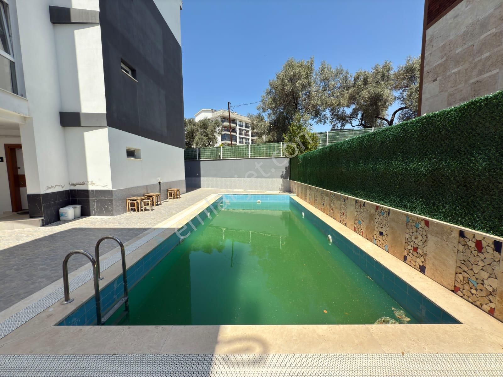 Kuşadası Havuzlu Kapalı Otoparklı Kaloriferli Ebeveyn Banyolu Sıfır 1+1 - Görsel 6