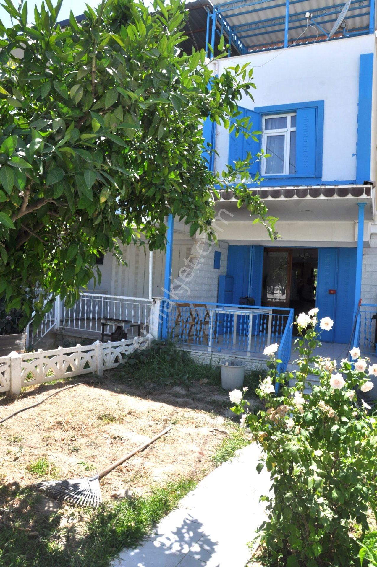 Kuşadası Ssk Bölgesinde Geniş Müstakil Bahçeli 3+1 Fırsat Yazlık