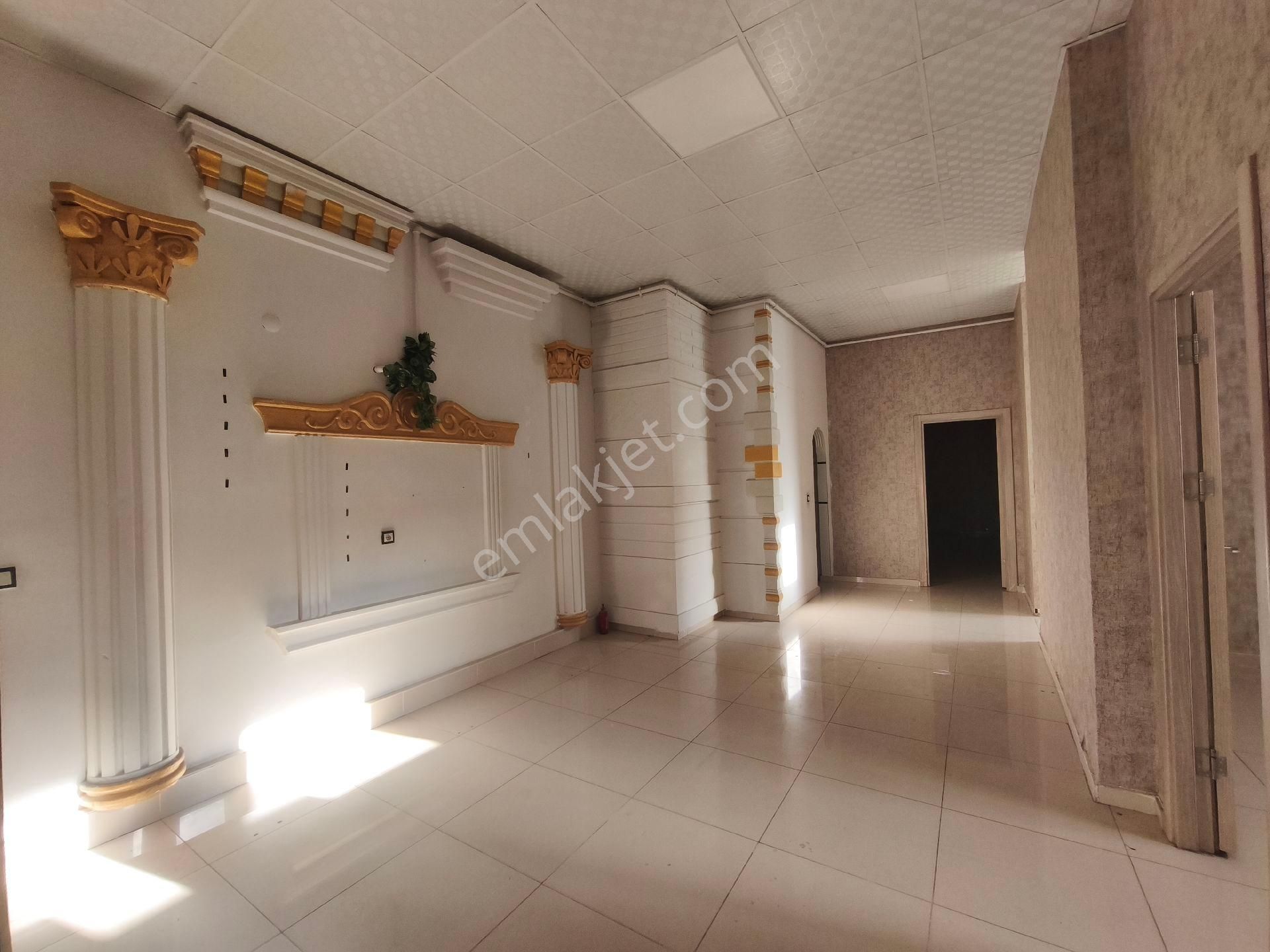 Kadir Geylani Emlaktan Karaköprü Atakentte Emniyet Müdürlüğü Yukarısında Kiralık 250m2 Dükkan İşyeri