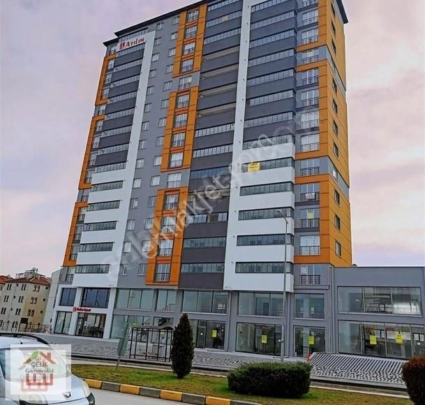 Kapalı Garajlı, Tüm Kurumlara Yakın Geniş Lüx Sıfır 3+1