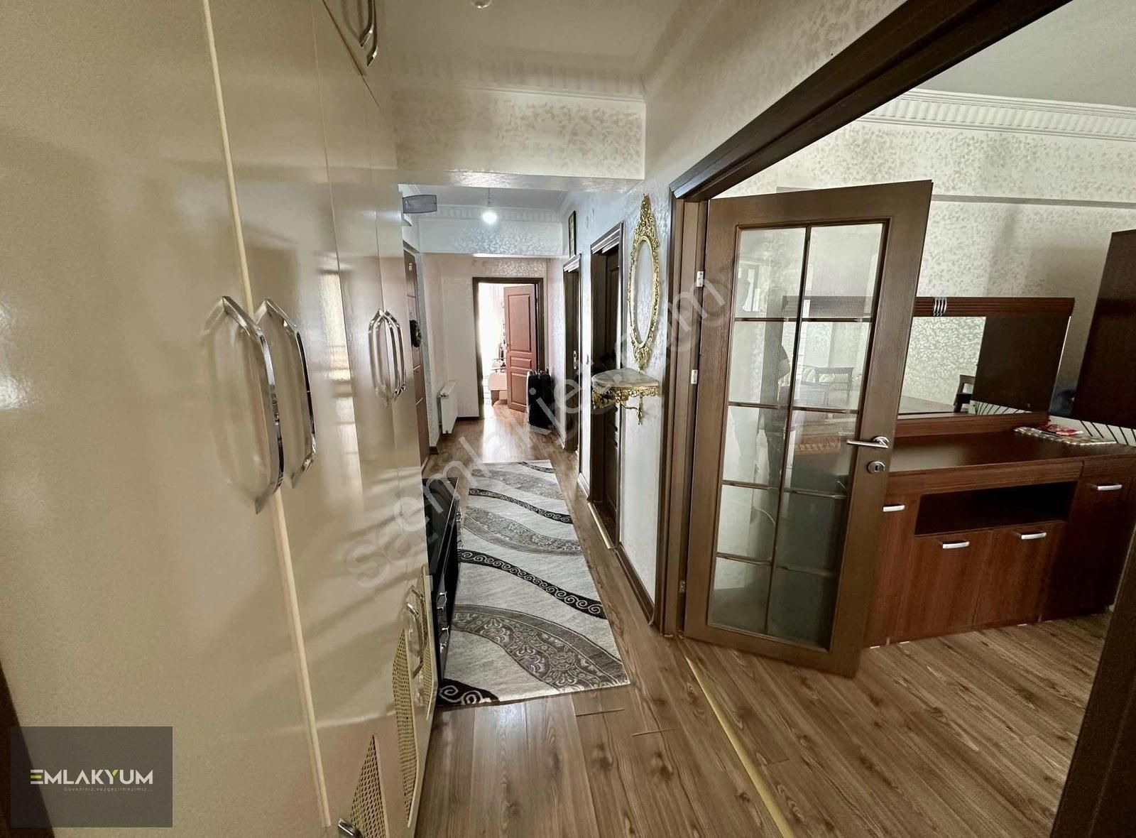 Emlakyumdan Şehir Merkezinde 2+1 Eşyalı Geniş Kiralık Daire
