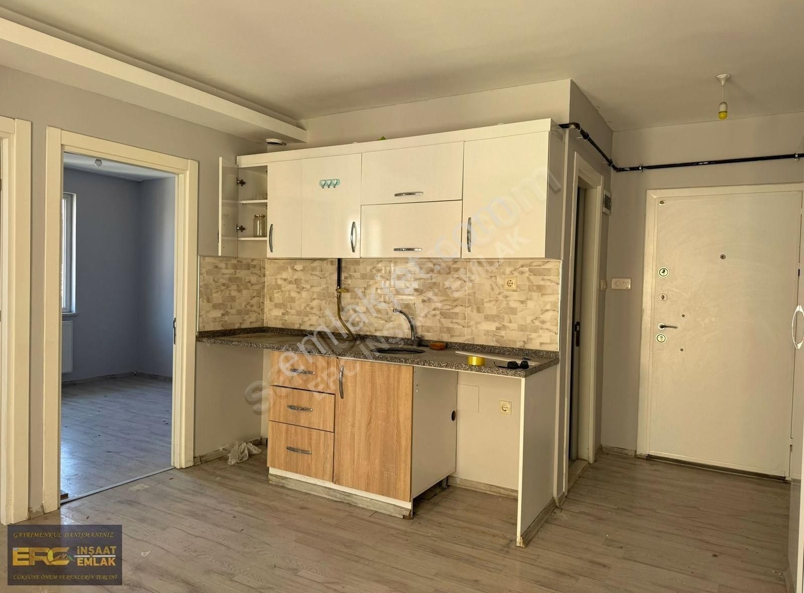 Carşı Erinci Sürücü Kursu Üzeri Satılık 2+0 Daire