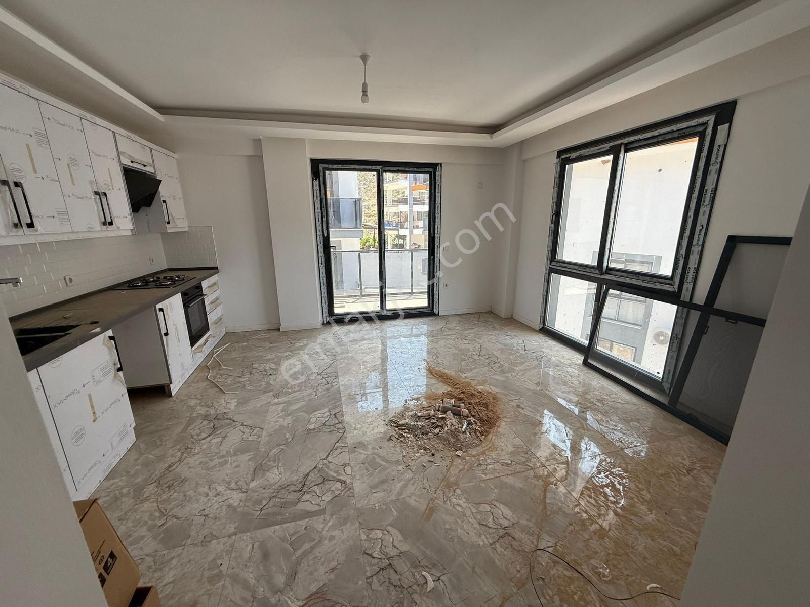 Havuzlu Site İçerisinde 3+1 Çatı Dubleks Daire