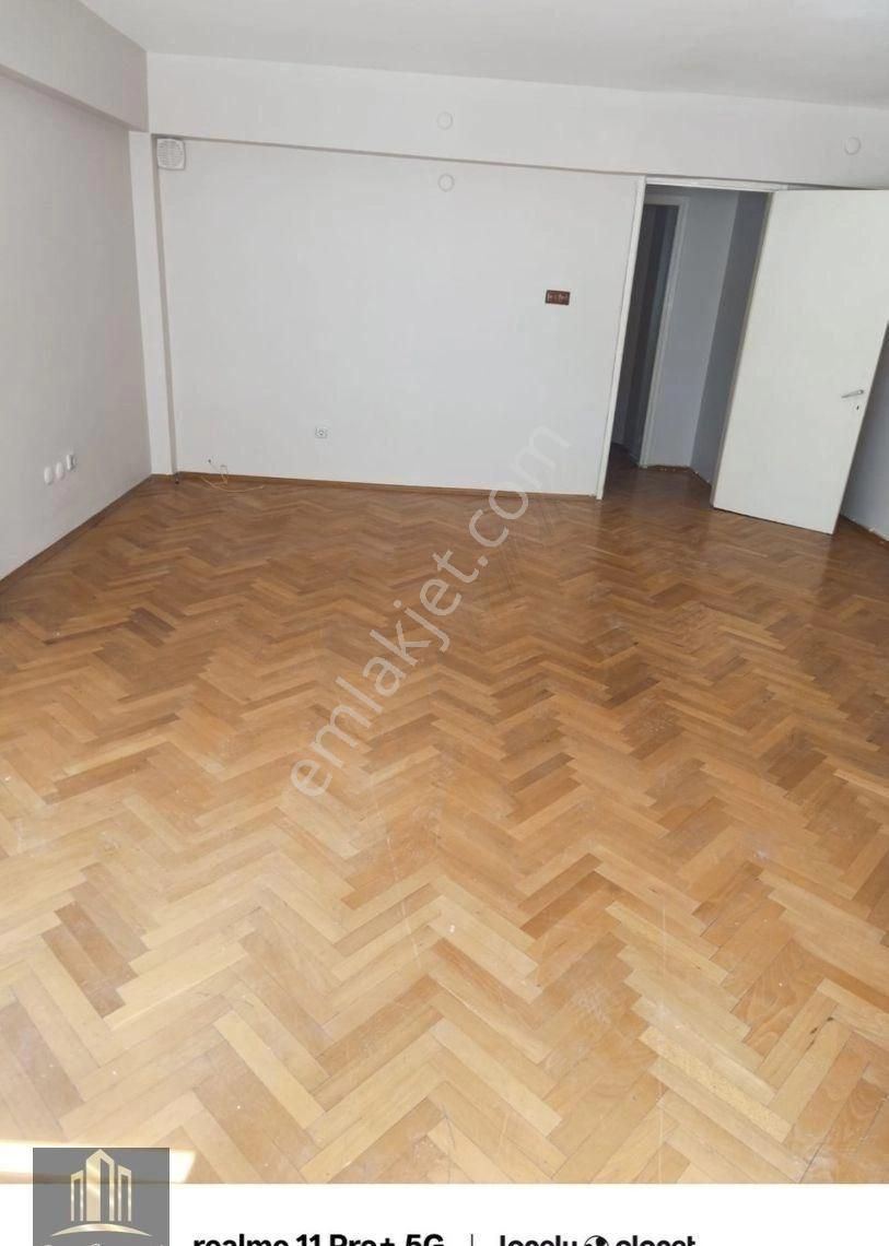 Alsancak'ta Mevki Yerde Satılık 2+1 Daire - Görsel 26