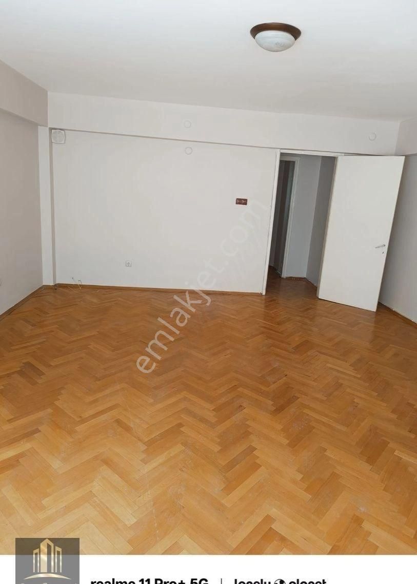 Alsancak'ta Mevki Yerde Satılık 2+1 Daire - Görsel 21