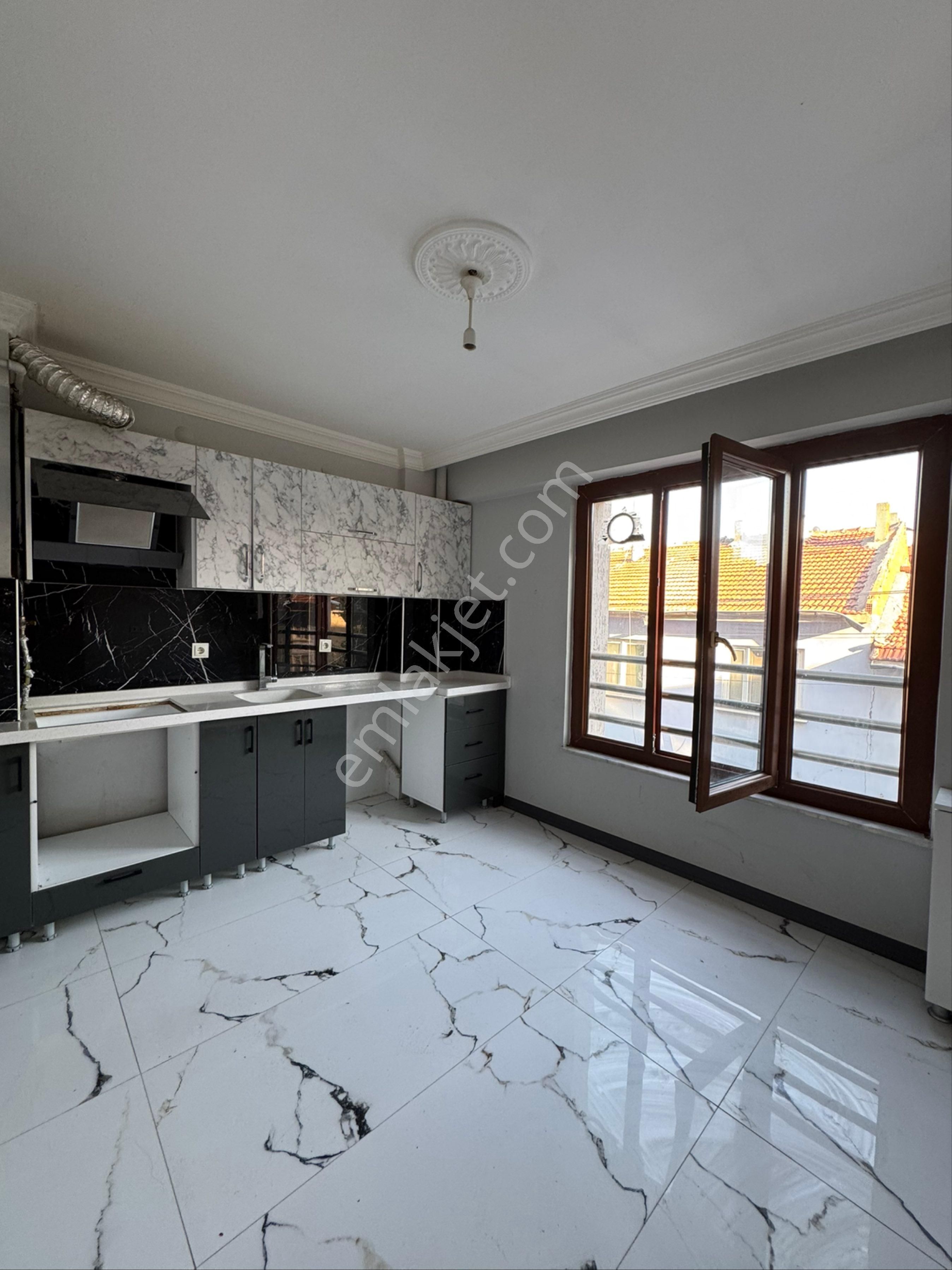 Conker İnşaat Emlak’tan Çamlıca Mah. 3+1 Kiralık Daire