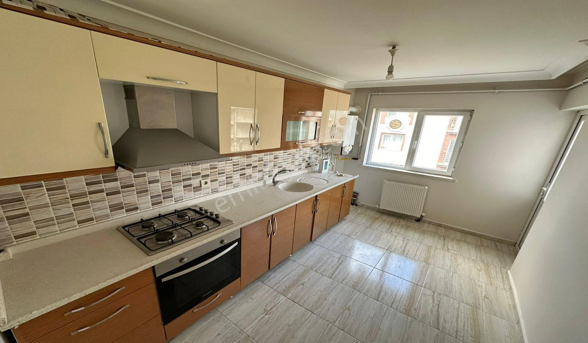 Kanuni'de 3+1 Kat Konumunda Altında Daire Var Yeni Bina Acil !!!
