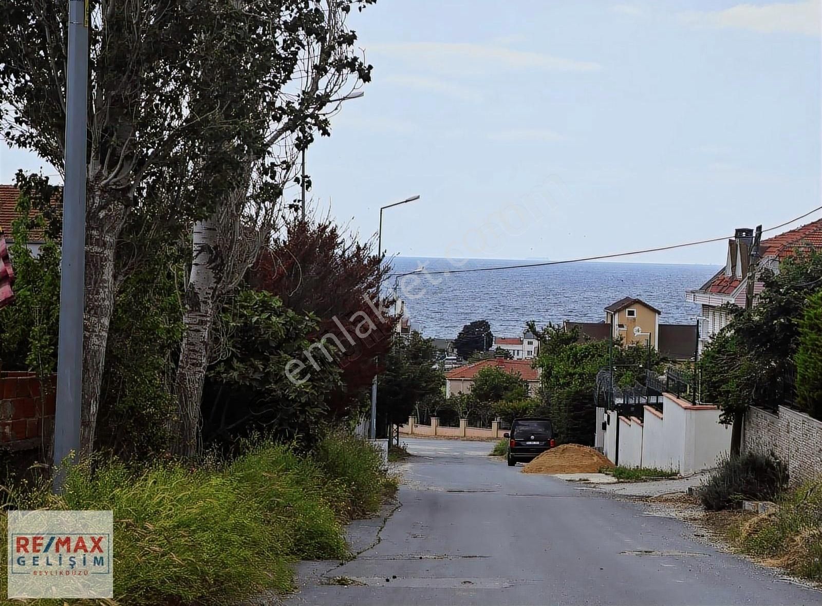 Deniz Manzaralı Cadde Cephe 3 Kat İmarlı Köşe Arsa