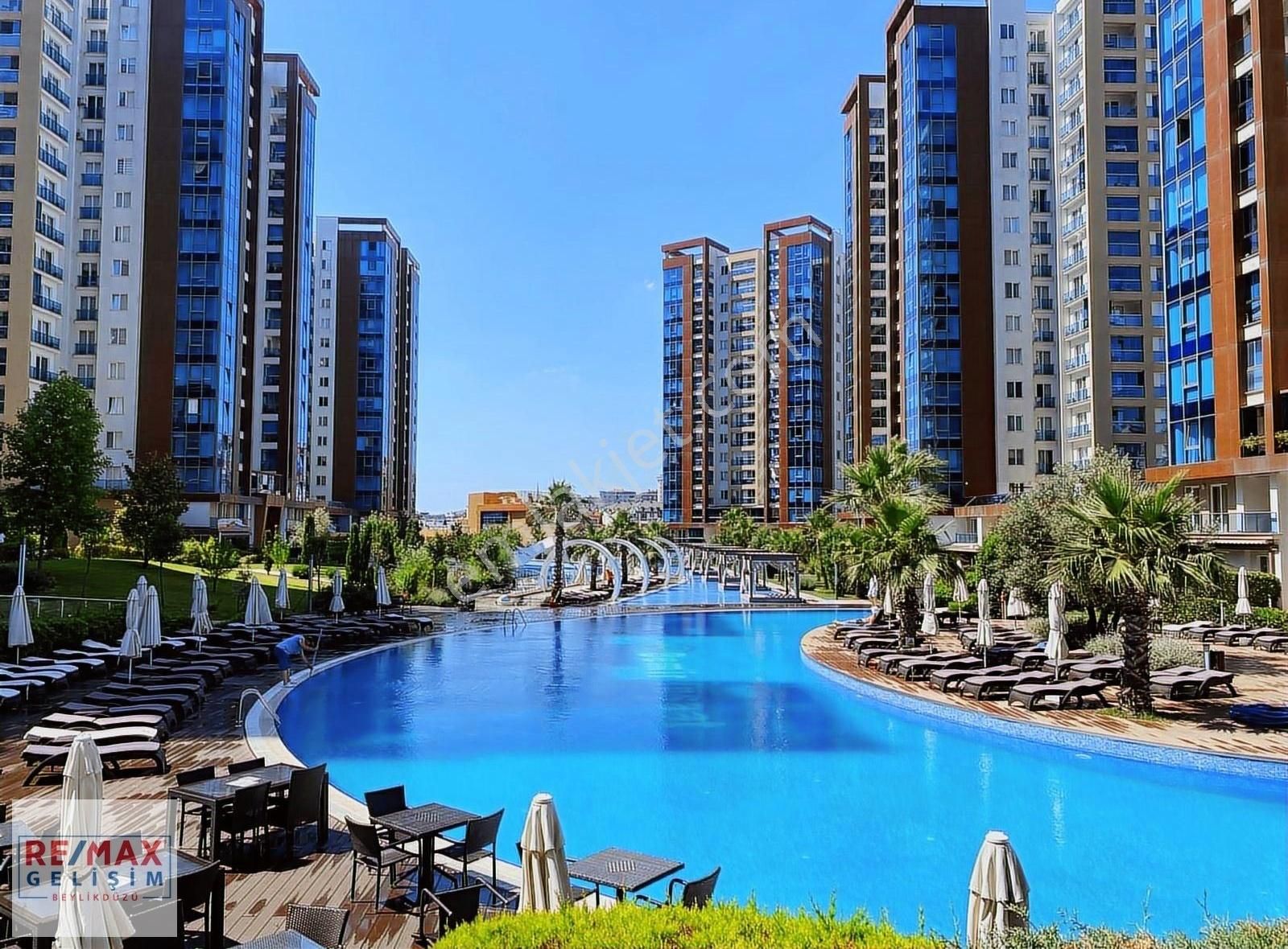Demir Romance Sitesinde Boş Balkonlu Satılık 1+1 Daire