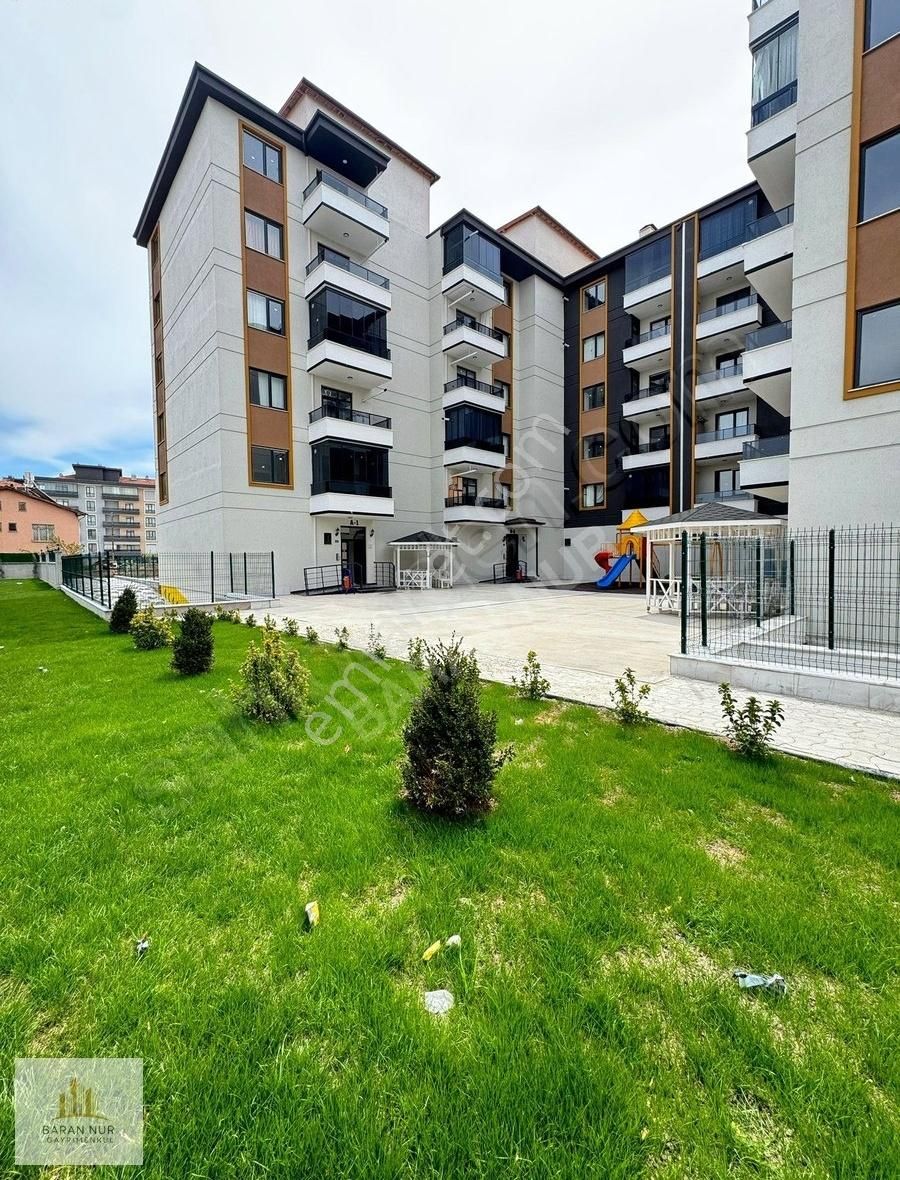 Adliye Yolu Üzerinde Site İçi 4+1 Geniş Sıfır Fırsat Daire !