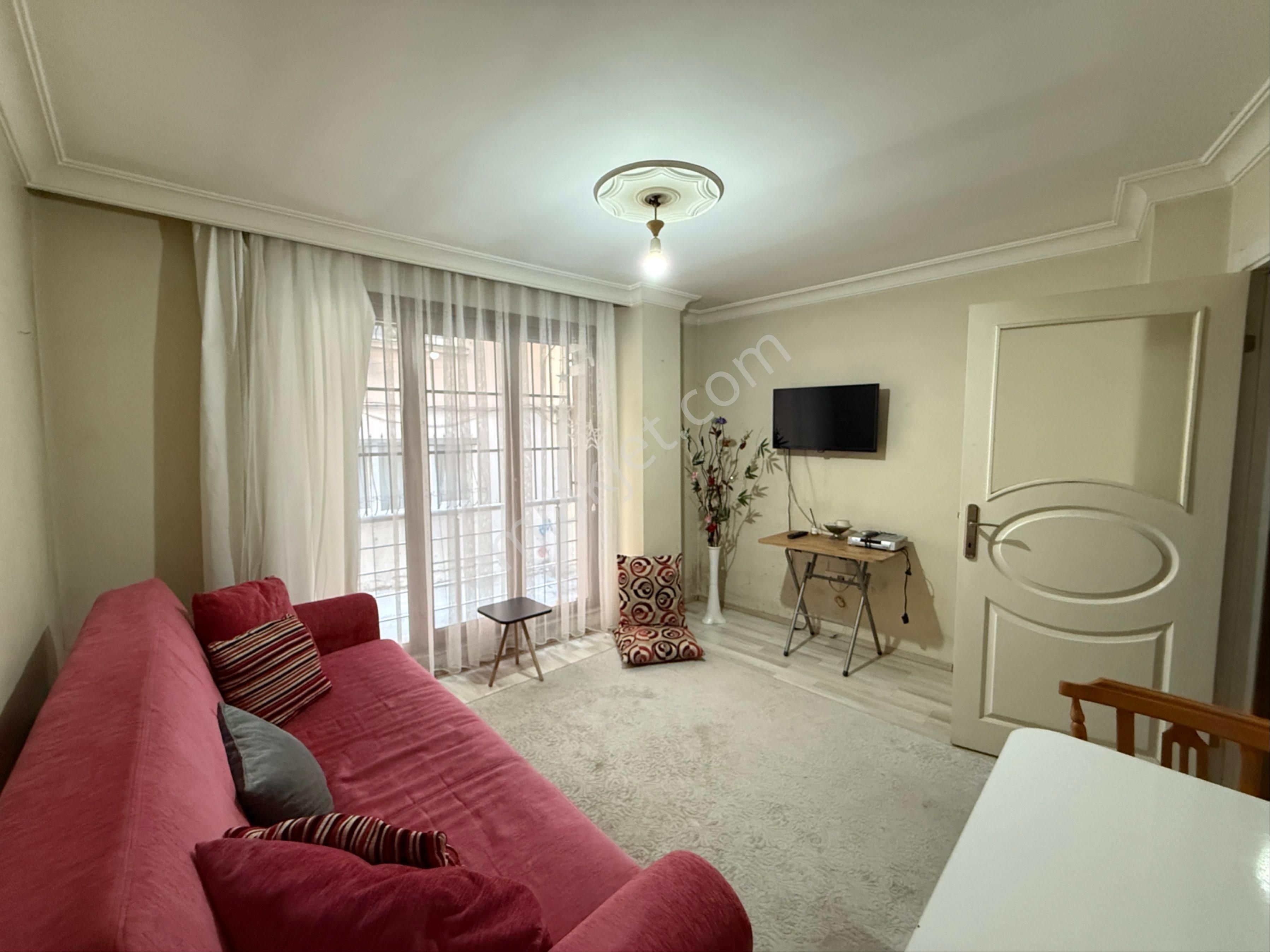 Cadde Arkası Full Eşyalı 1+1 Daire+ Ayrı Mutfak + Eşyalı Daire