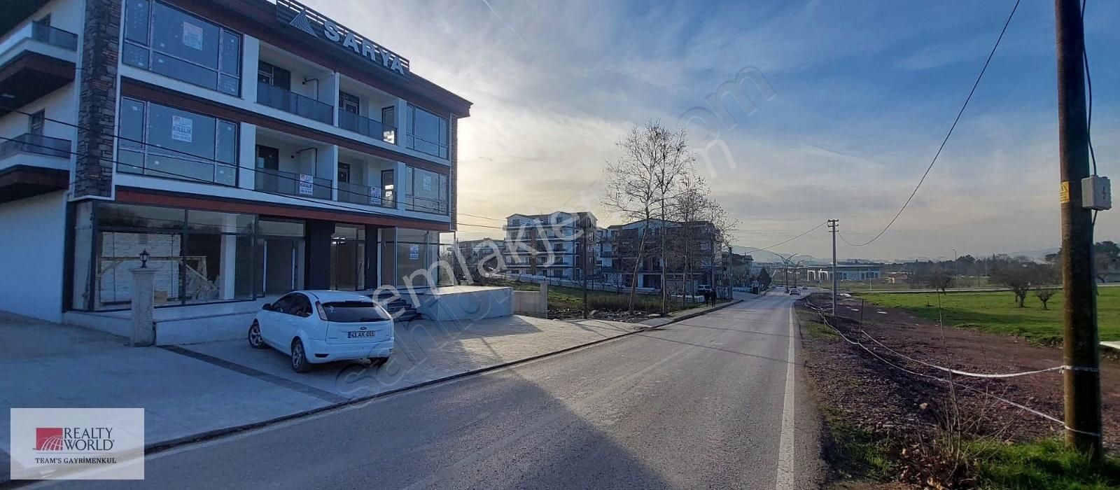 Başiskele Belediye Karşısında Lüx Satılık 2+1 Daire