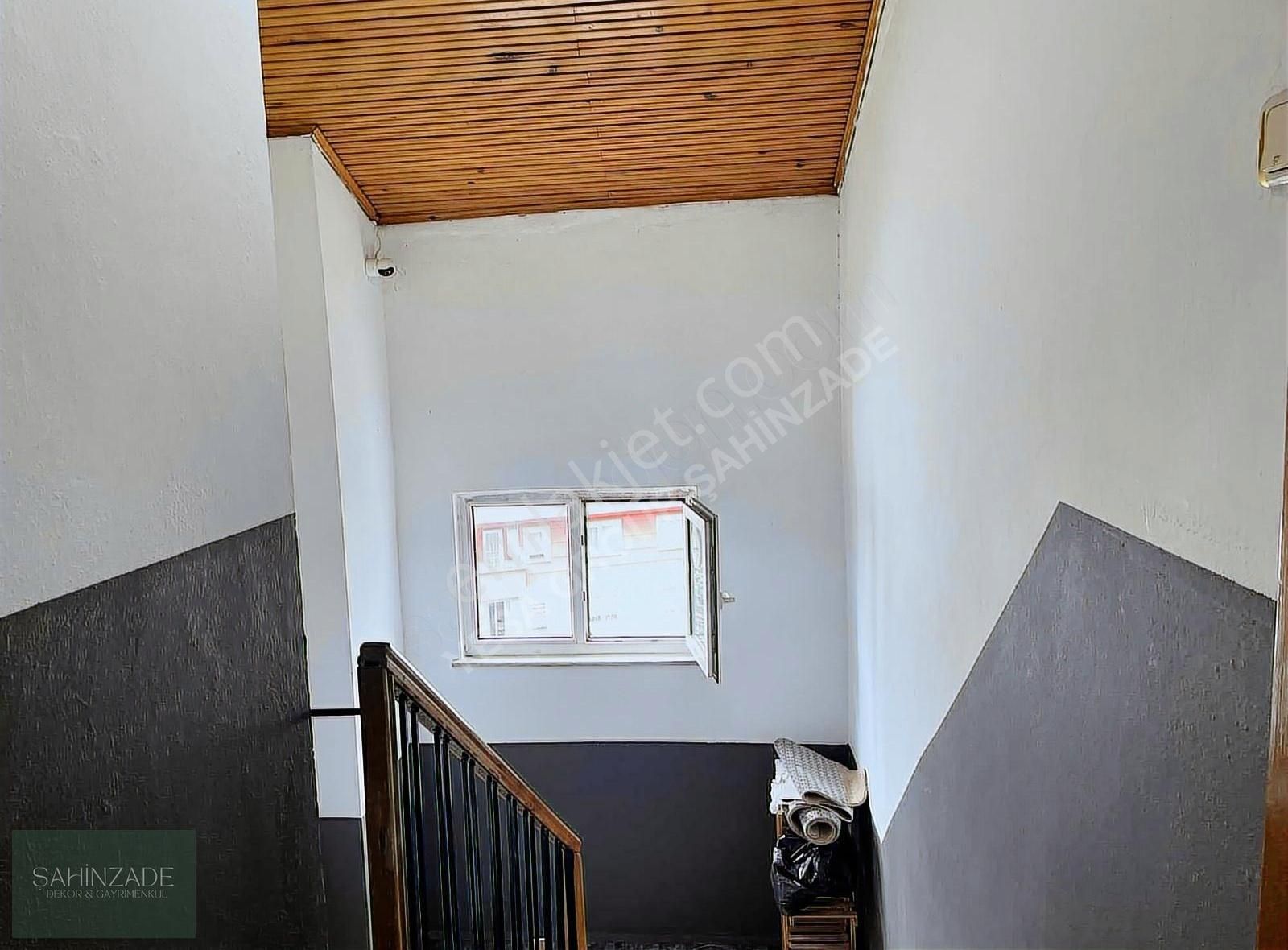 Kiralık 2+1 Daire 100 M², Merkezi Konumda Manzaralı