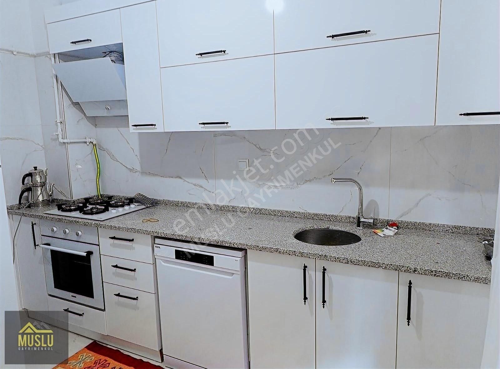 Muslu Gayrimenkulden Temur Market Civarı Yüksek Giriş 3+1