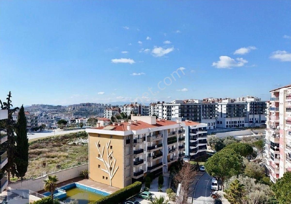 Kuşadası Satılık İkiçeşmelik Mevkii 3+1 Ara Kat Daire