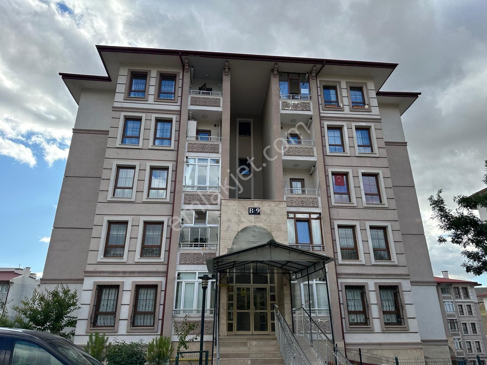 Karahan Emlak'tan Satılık Daire*esentepe Emekli Tokilerde*90 M²*5.kat