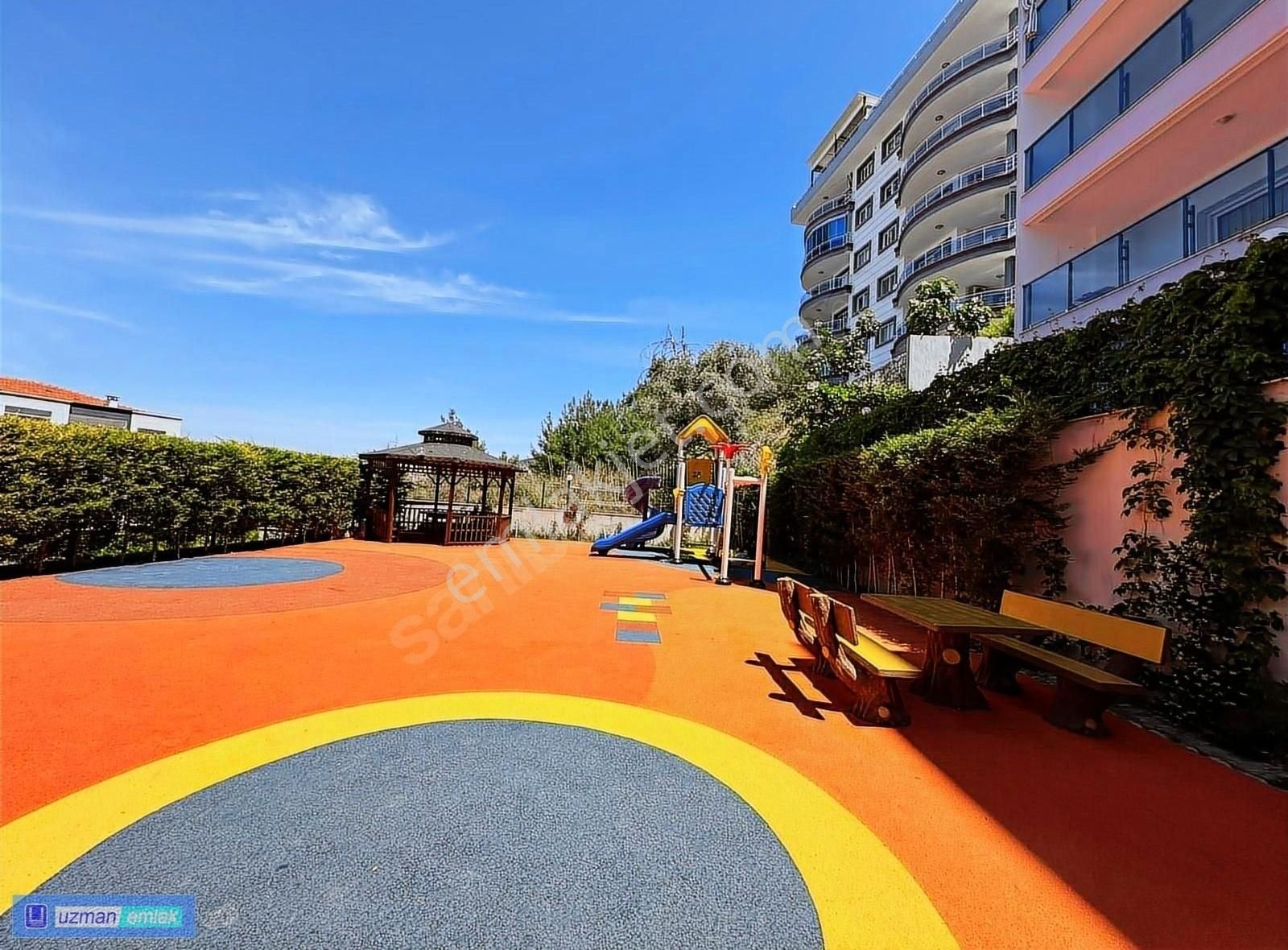 Havuzlu, Yatırımlık Site İçinde 1+1 Temiz Daire - Görsel 2