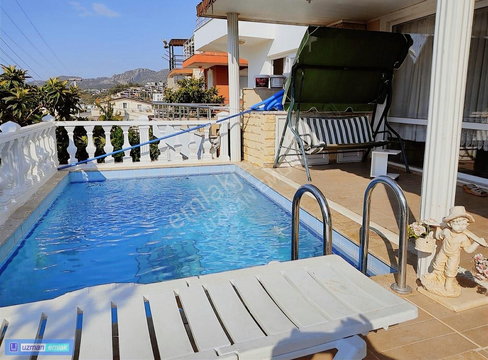 Samos Manzaralı 4+1 Havuzlu Site İçi Eşyalı Kiralık Lüks Villa