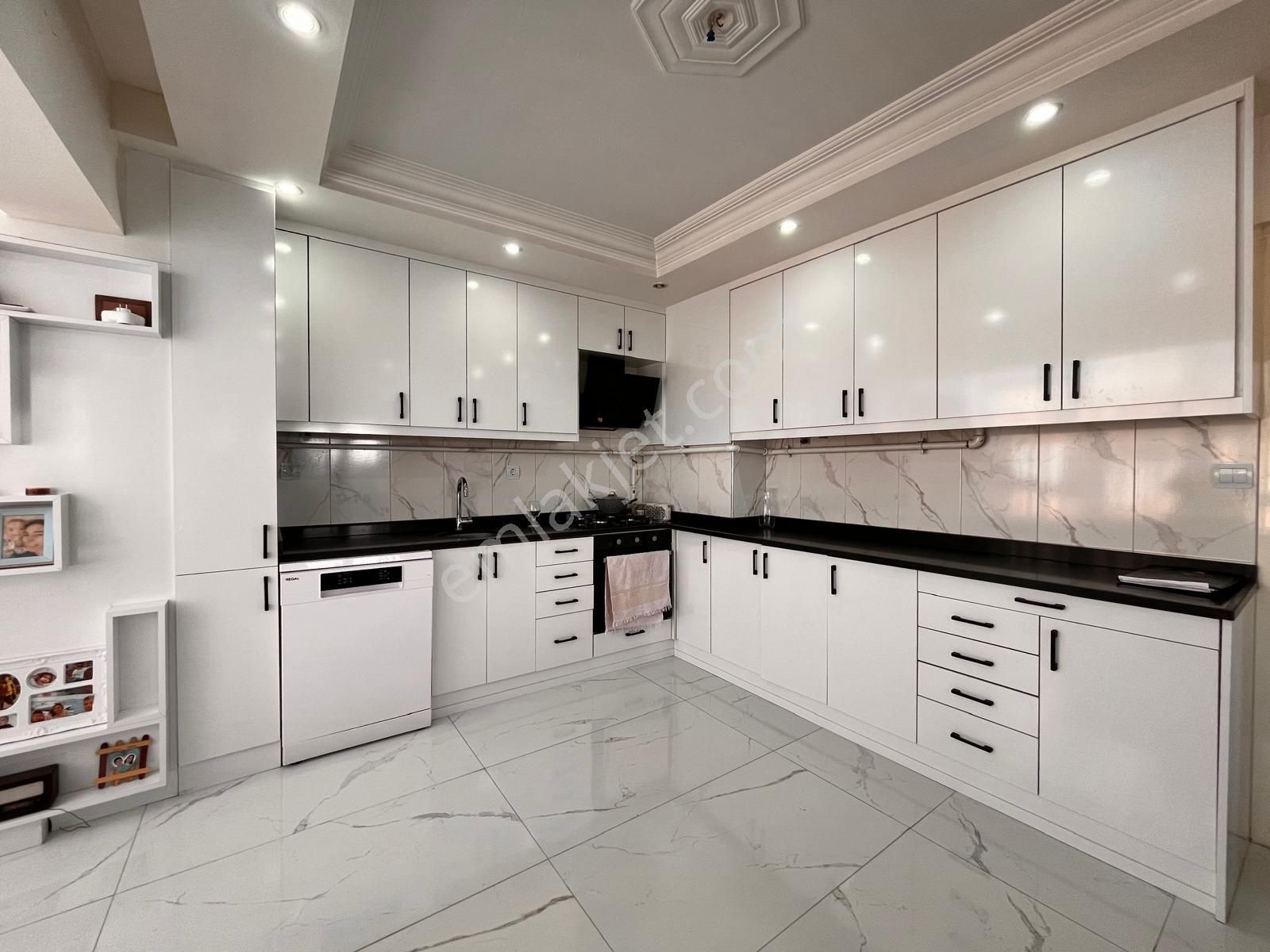 Redstone Myra Dan Muratdede Mh. De Satılık Yenilenmiş 3+1 Daire