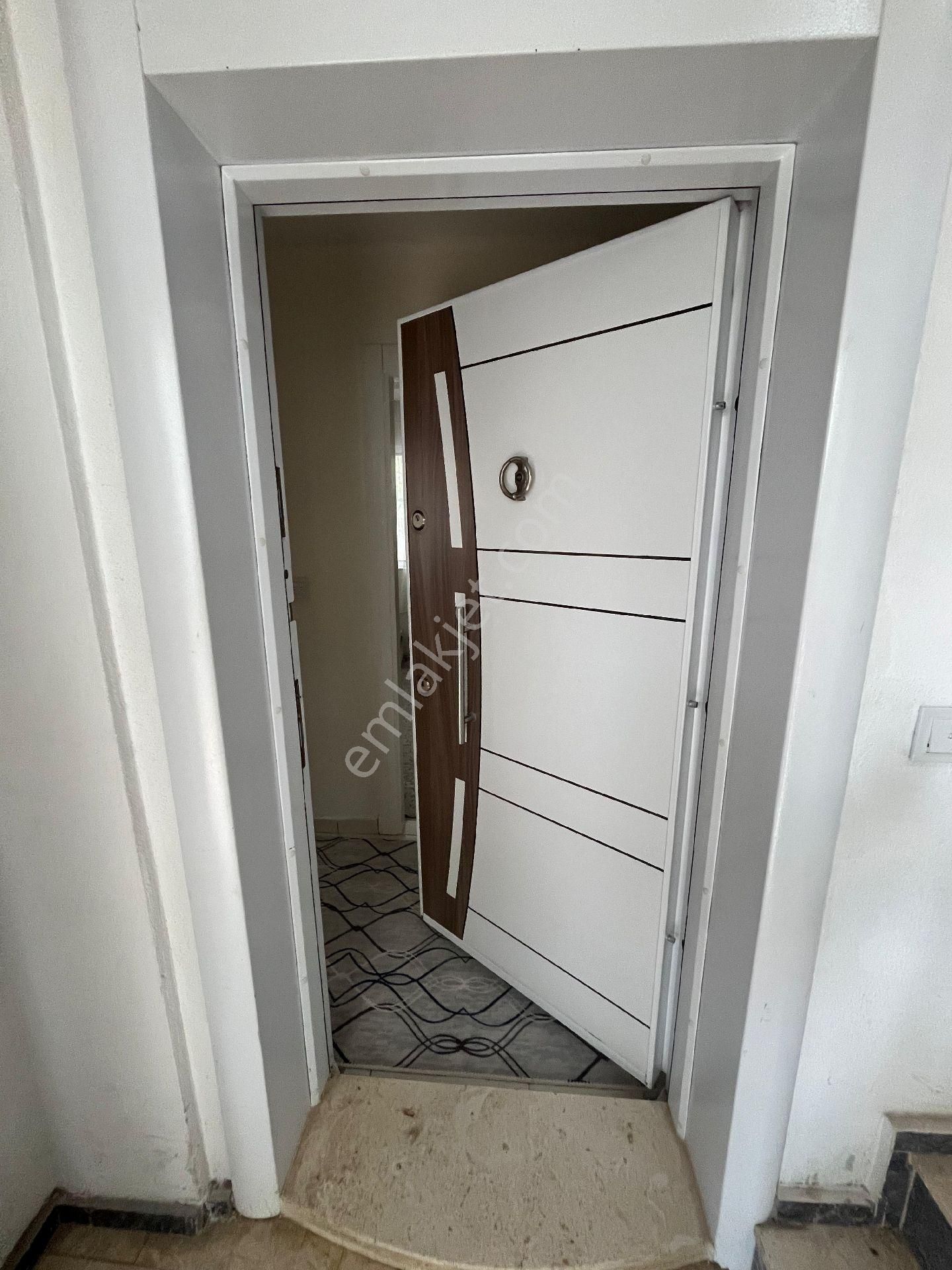 Caddenin Arka Sokağında Katta Tek Daire 3+1