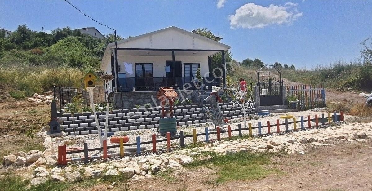 Akköy Çiçekli Bahçede Deniz Ve Doğa Manzaralı Satılık Müstakl Ev