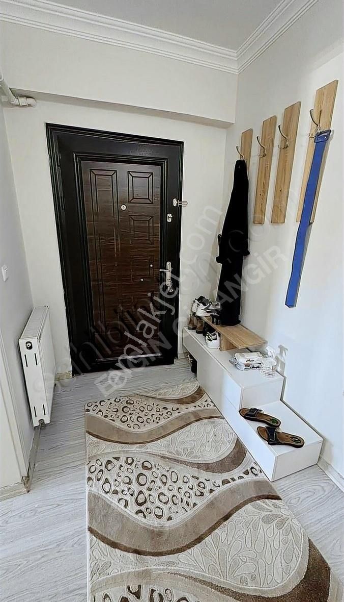 Bahçelievler Mahallesi Park Yolunda Satılık 3+1 Ara Kat