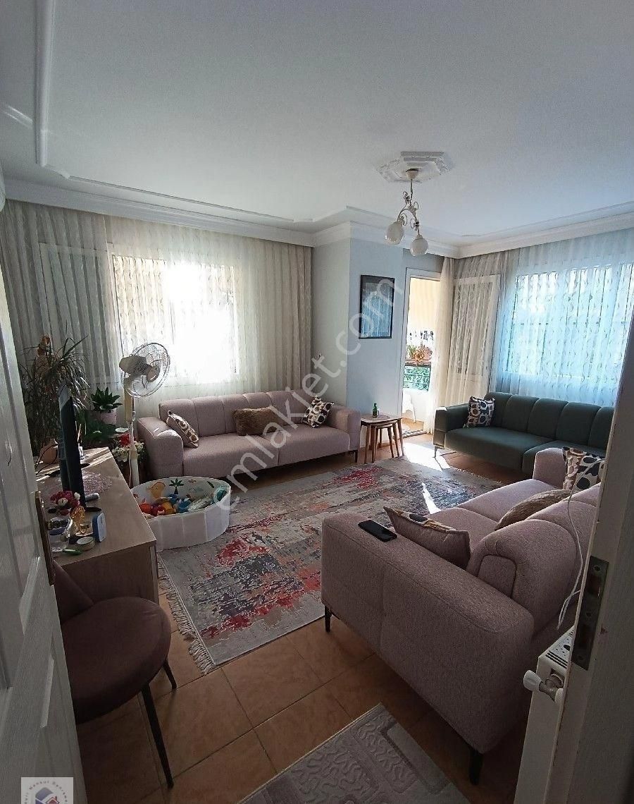 Bizim Emlak'tan Ergenekon Mahallesinde 3+1 Bagimsiz Mutfaklı Doğalgaz Kombili Satılık Daire