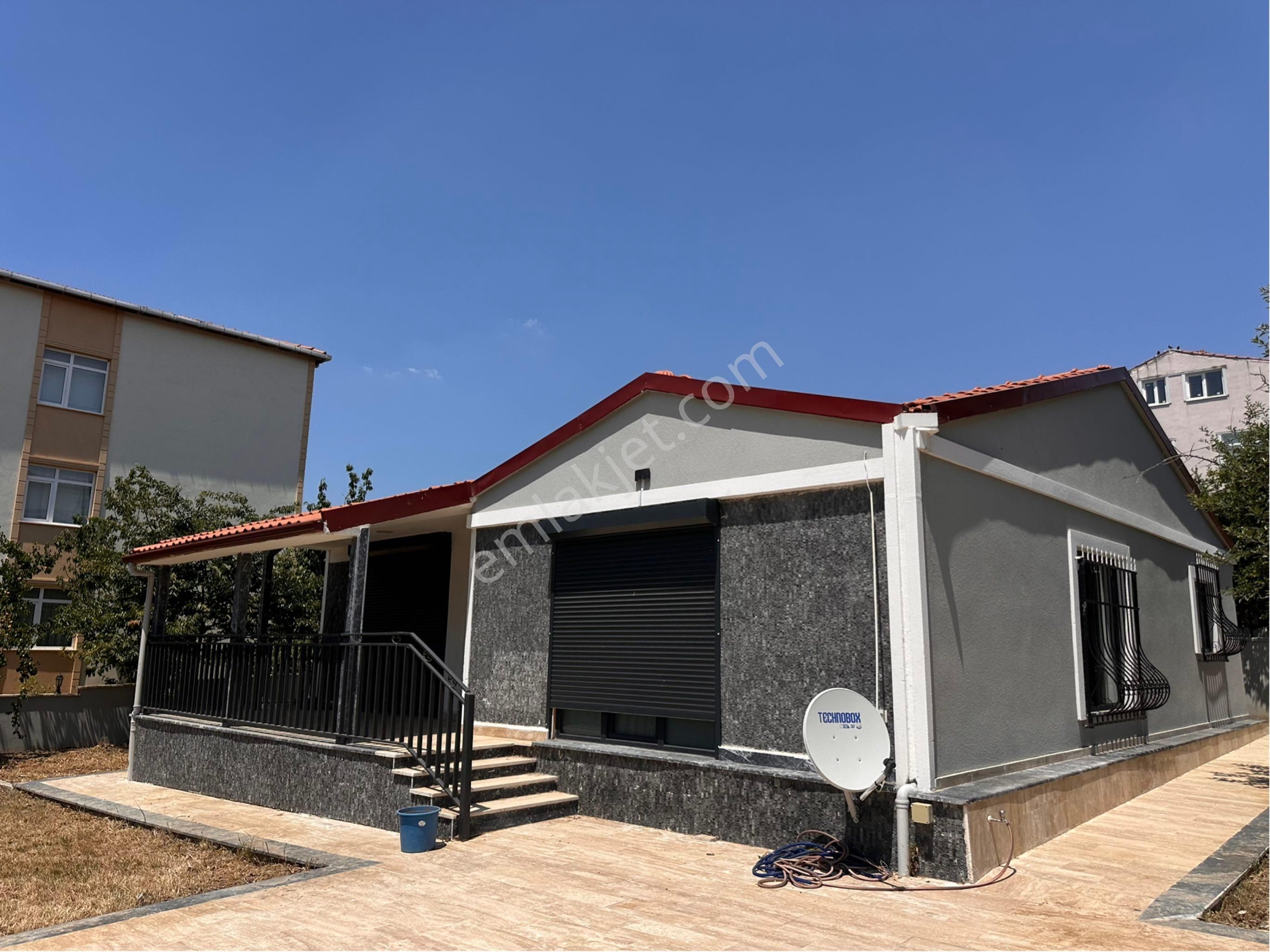 Büyükçekmece Kamilobada Köşe Parsel Satılık Arsa Ve Prefabrik Ev