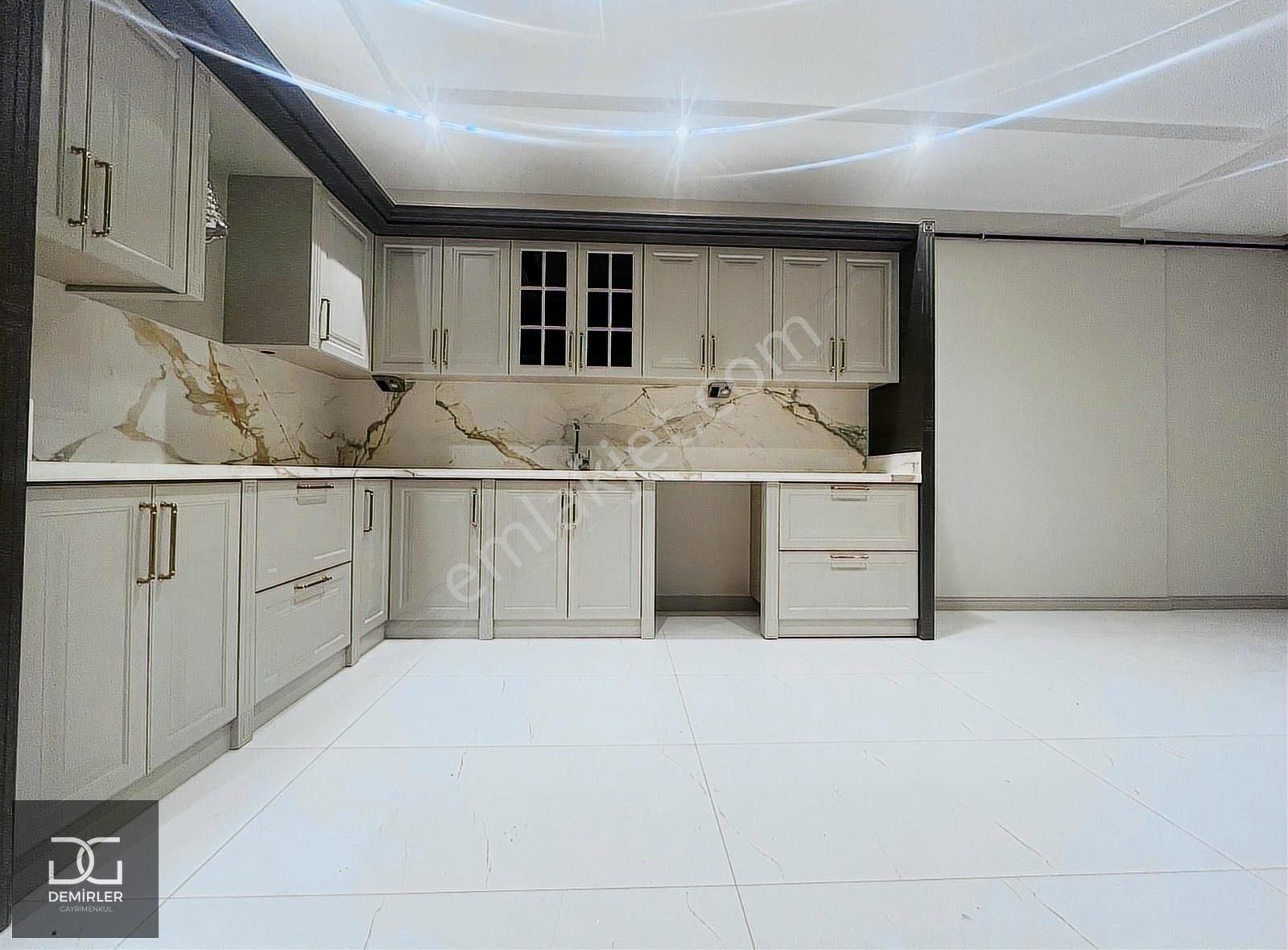 Demirler'den Adalet'te Site İçi 3.5+1 Lüks Daire Fırsatı