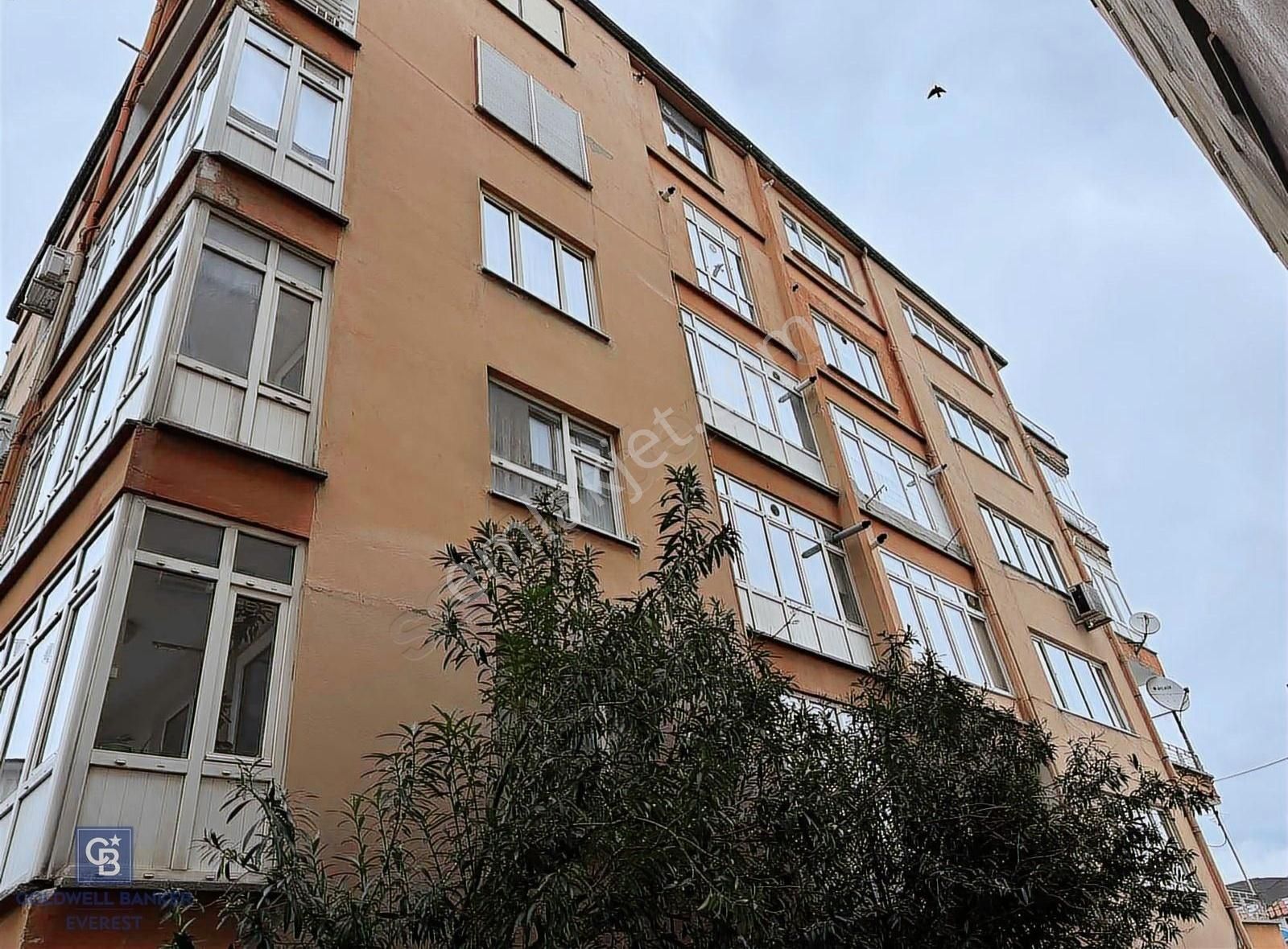 Kükürtlü Cadde Üzeri Geniş Satılık 3+1 Daire