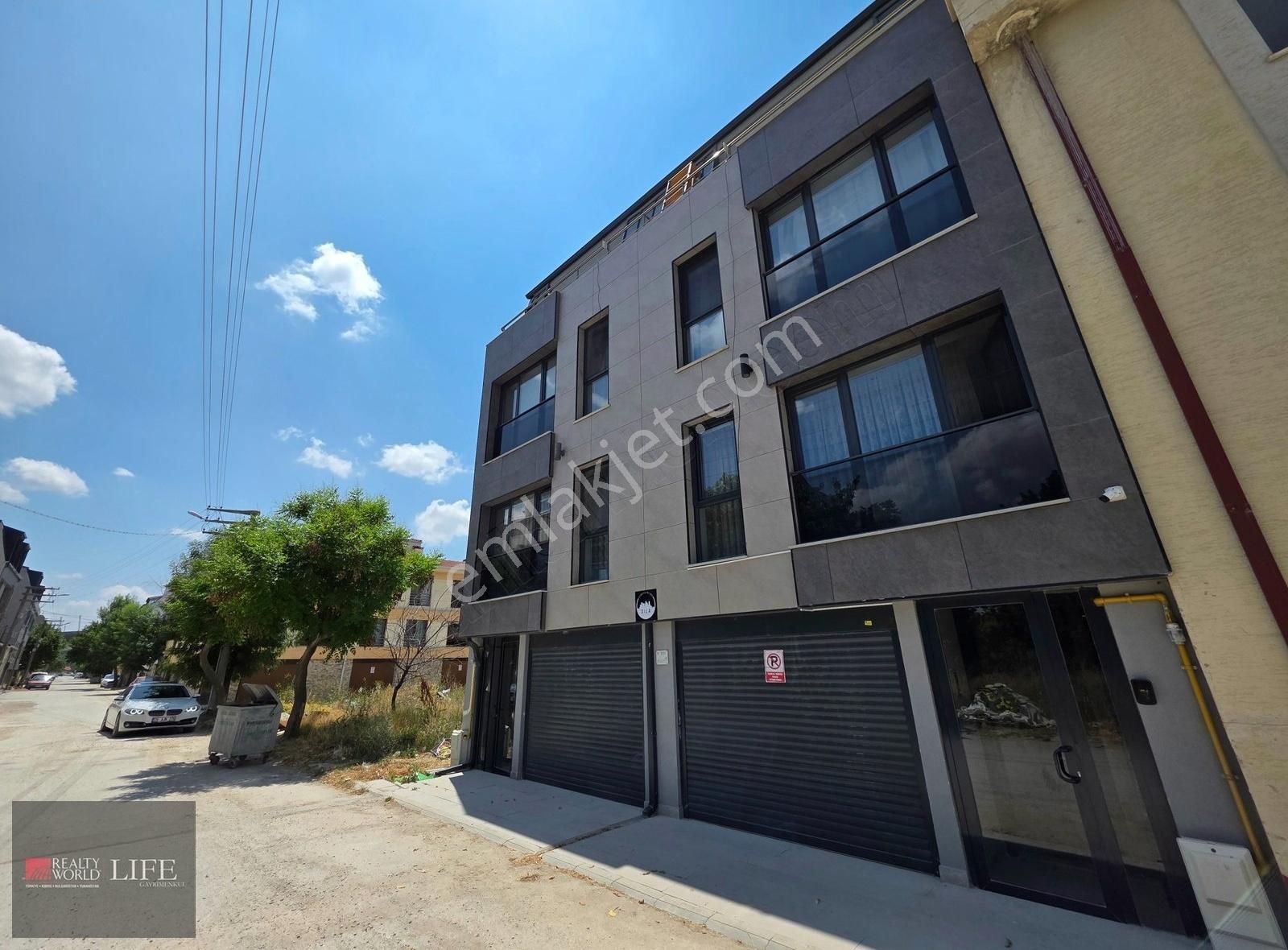 Rw Lıfe// Sazova Mh. Yarar Sokak 4+1 Triplex Satılık 292m2 Villa
