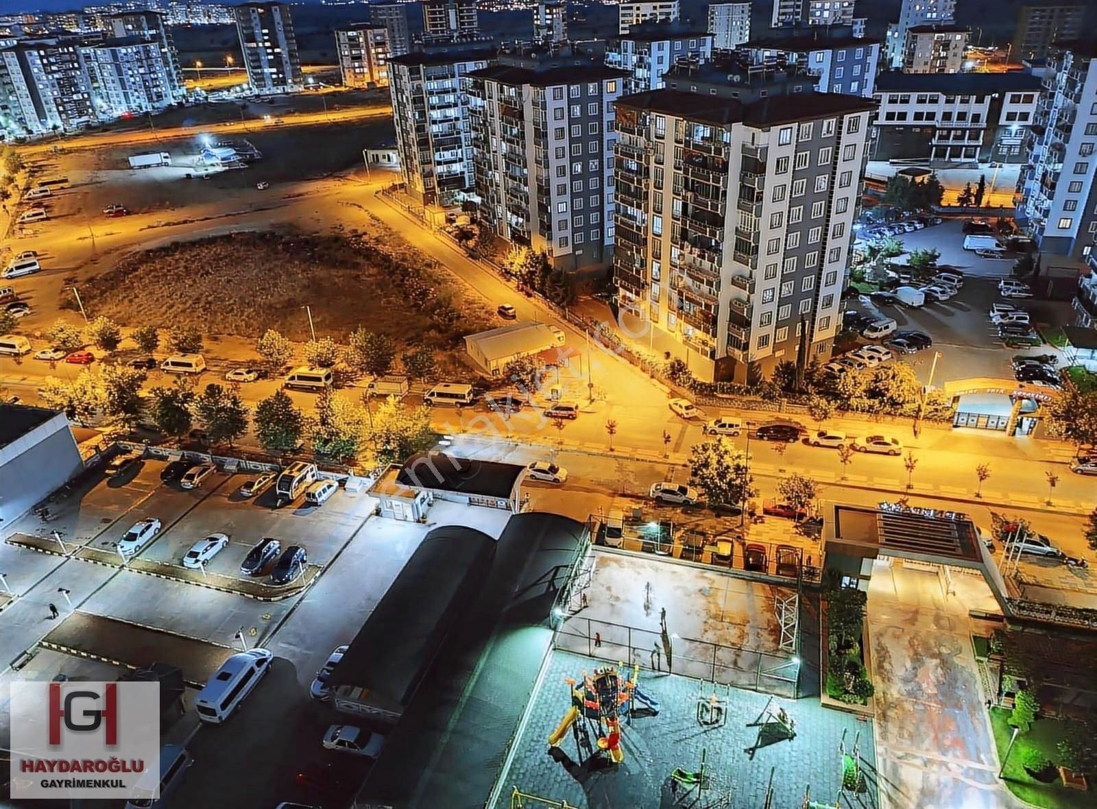 Akkent Merkezde Site İçi Bakımlı Satılık 3+1 Daire