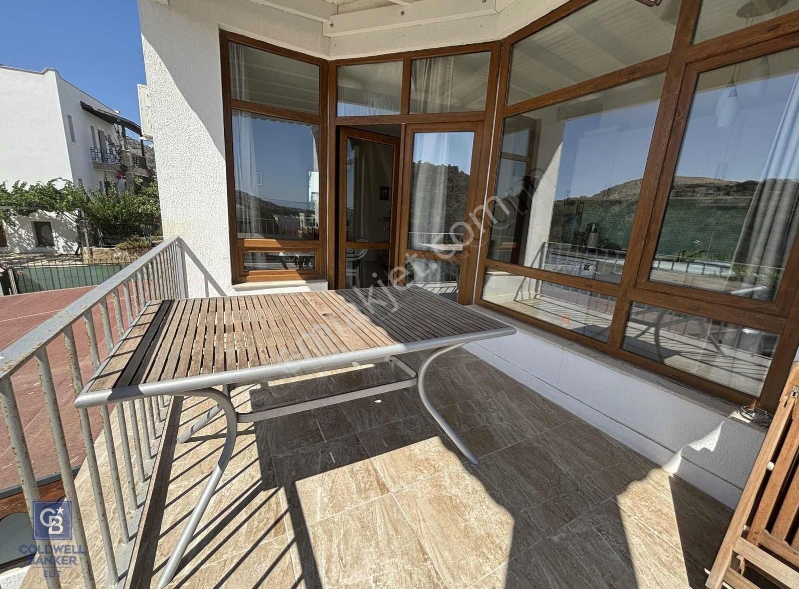 Gümüşlük'te Merkezi Konumda Havuzlu Sitede 2+1 Üst Kat - Görsel 4