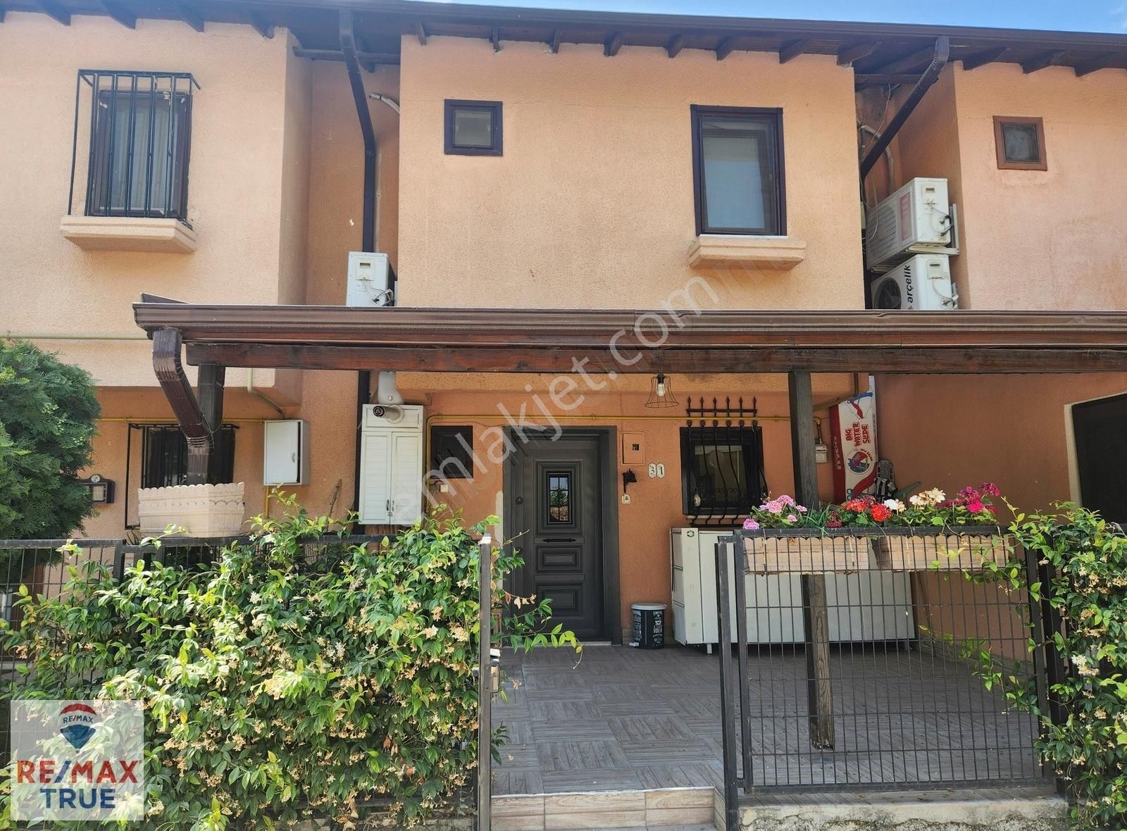 Sapanca Göl'üne Sıfır,eşyalı Lüks Tribleks Villa!