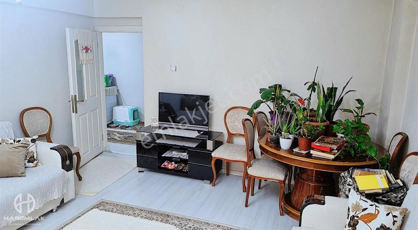 Bölge Uzmanı Has Emlak Ara Kat Asansörlü Daire