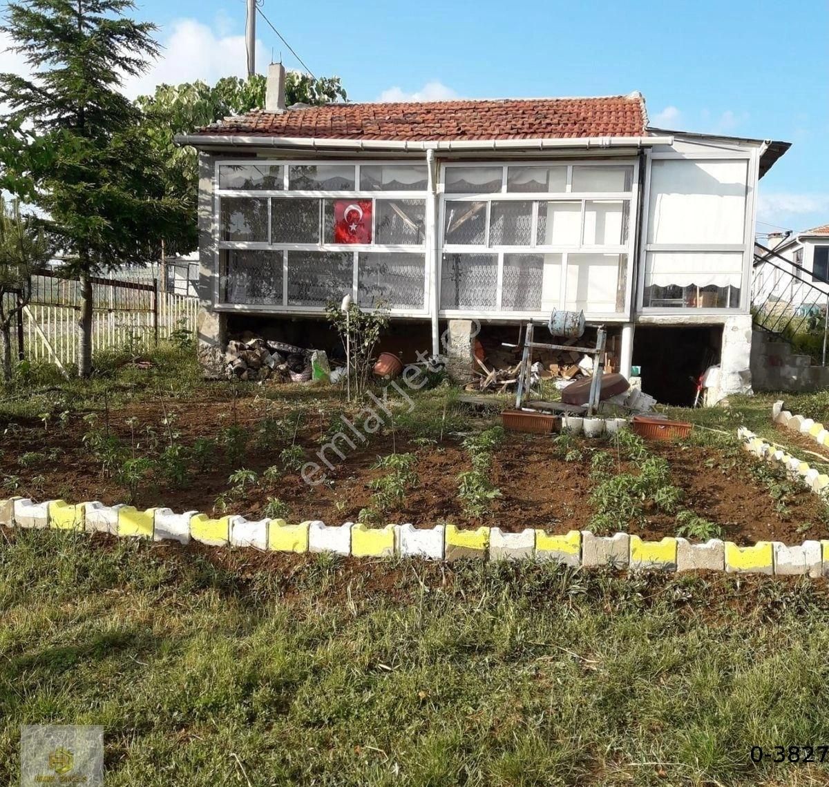 Buldukpınar Mahallesinde Satılık Müstakil Ev Ve Arsası