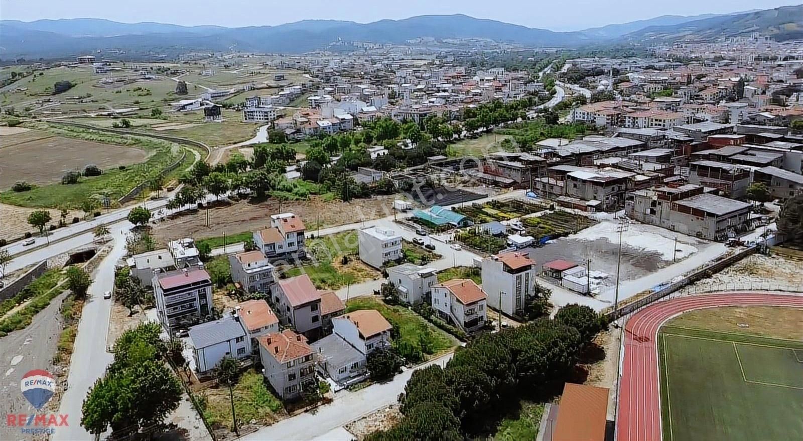 Remax Canbek Tarba - Biga Merkezde İnşaata Hazır Arsa !