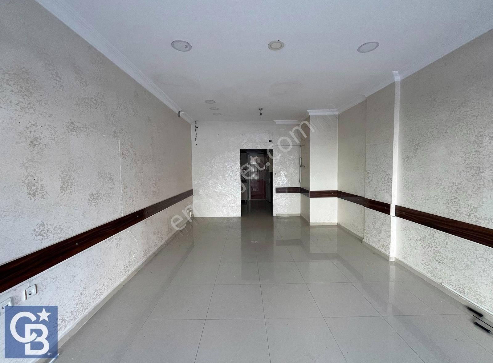 Aliağa'da Merkezi Konumda Kiralık Dükkan