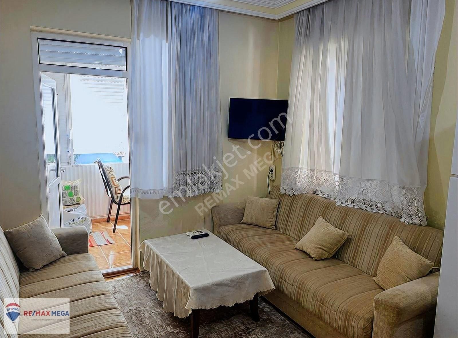 Muratpaşa Fener Mahallesi'nde Eşyalı 2+1 Kiralık Daire