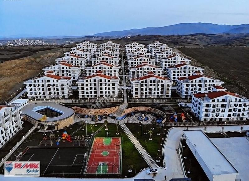 Remax Asude Vadi Evlerinde Full Eşyalı 2+1 Bahçe Katı Daire