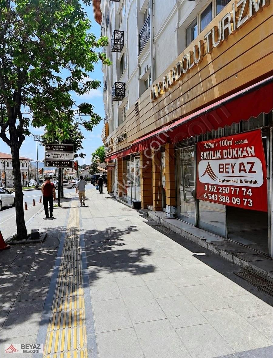 Beyaz Emlak Satıyor// Mevlana Cad. /meydan Cepheli Süper Dükkan