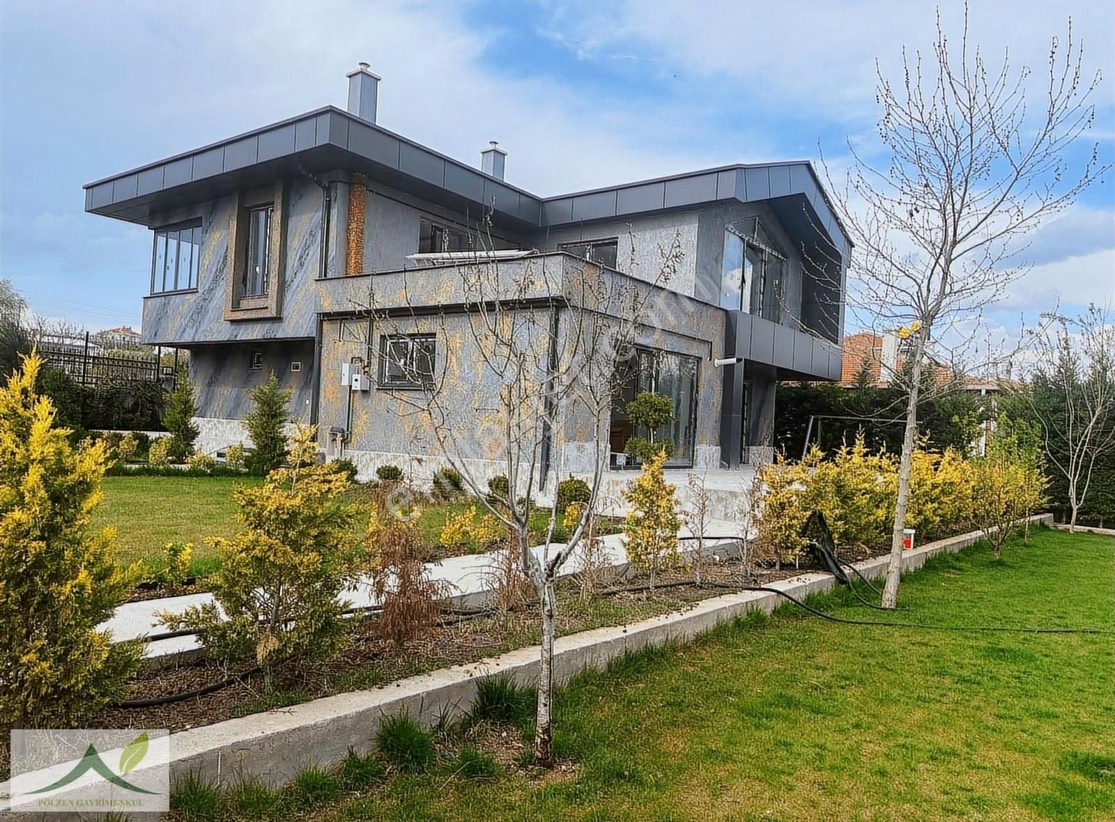 Şentepe Bağ Evlerinde İçinde Lüks Villası Olan Satılık Arsa